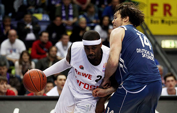 何困境时都 何困境时都